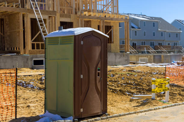 Best Construction site porta potty rental  in Highland, KS